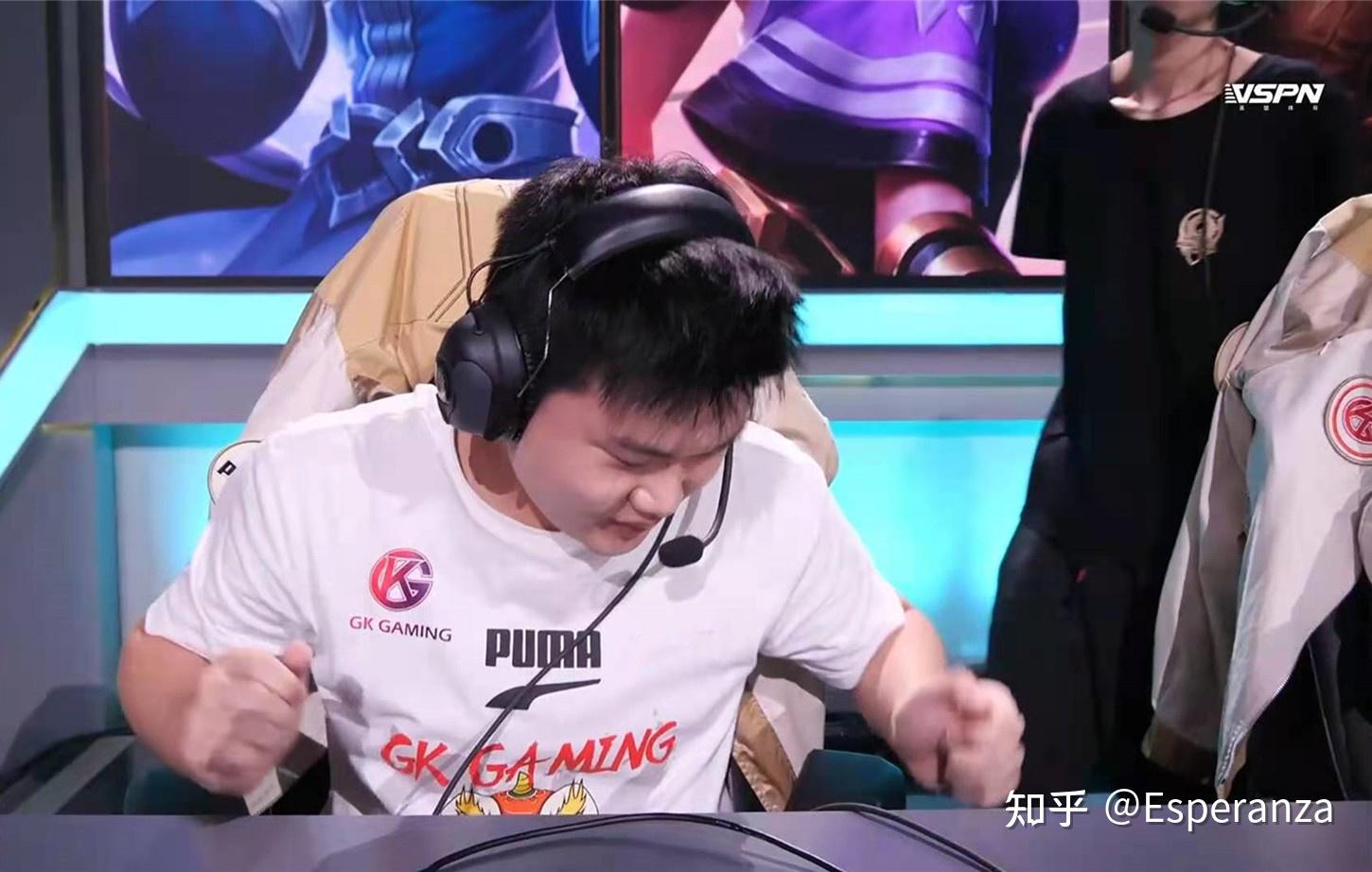 gk阿改比赛里面卡bug,裁判当场叫停,黄刀加宝石同时出