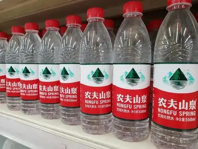 "一元"矿泉水寒酸?瓶装水市场的"变形记"