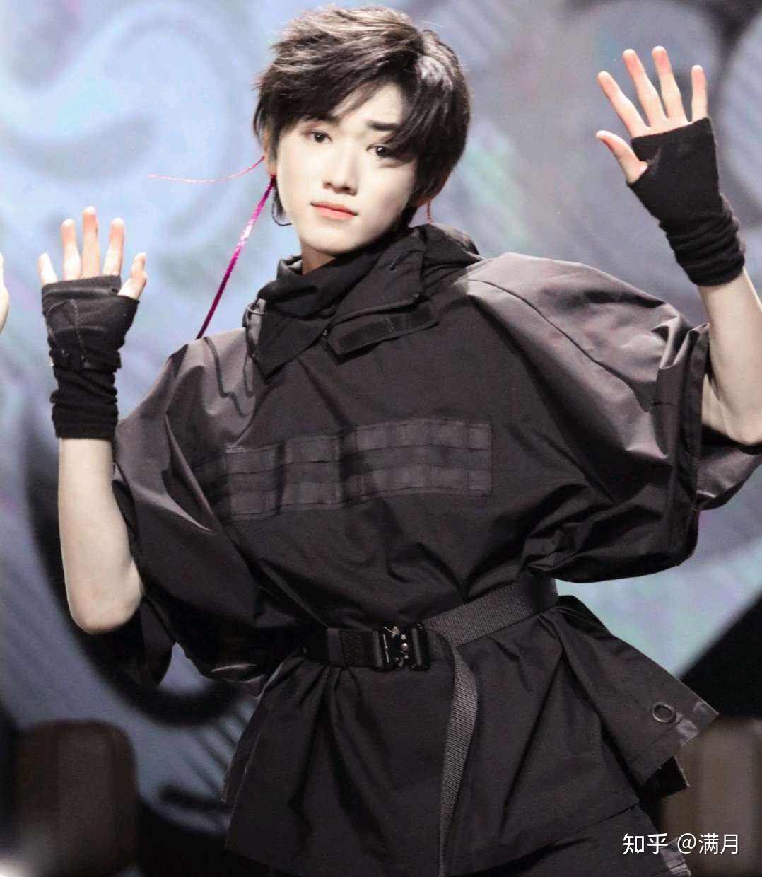 路人如何看待最新一期王牌对王牌宋亚轩女装照片