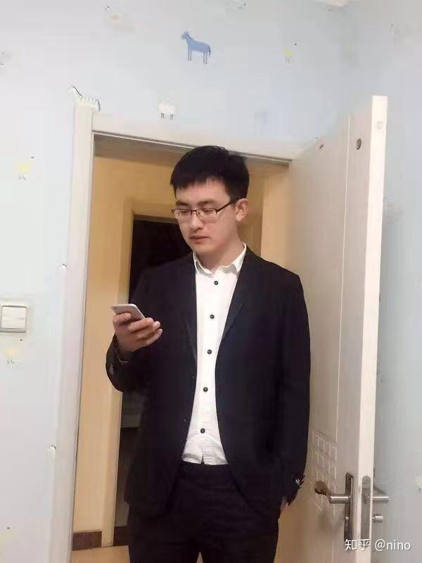 生活中你见过的最帅男性长什么样?