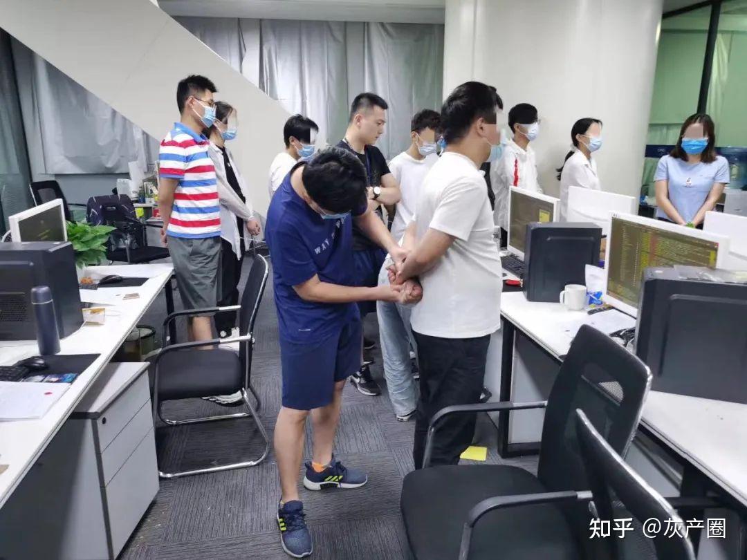 网络诈骗团伙技术组开发中间商服务气氛组诱导