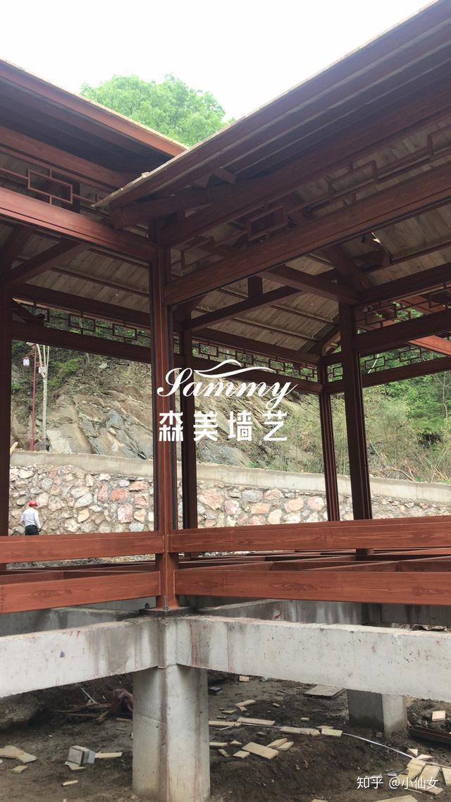 伏牛山东北虎园钢构廊道做仿木纹漆施工效果如何