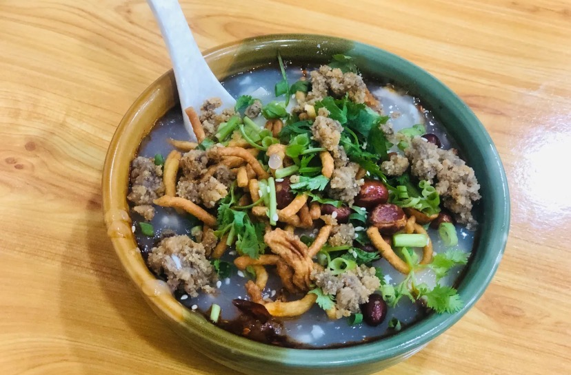乐山人说话都是豆腐脑味儿的,乐山下辖的夹江县人更有意思,糖醋麻辣