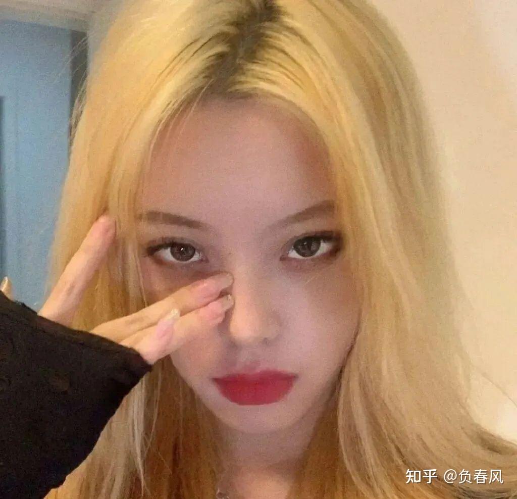 请问有黄头发的女生头像吗? - 知乎