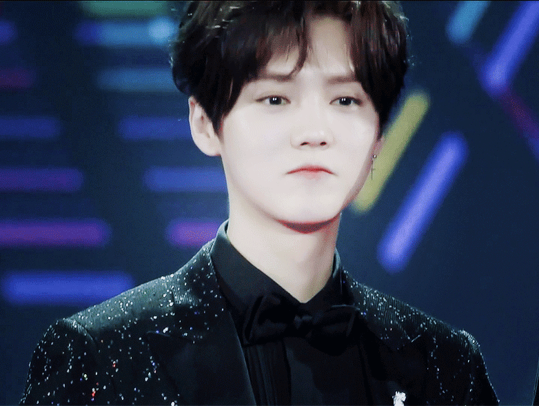 如何看待爱奇艺尖叫之夜吴亦凡鹿晗同桌?