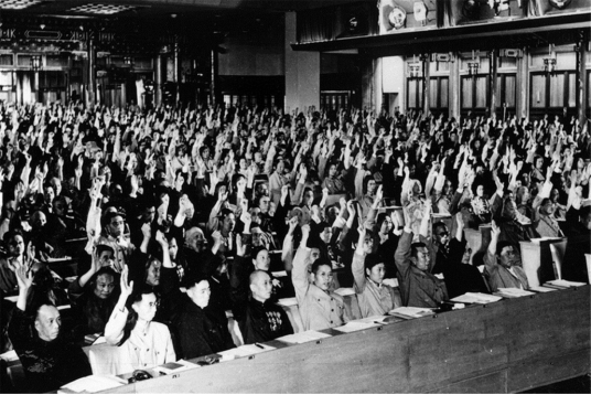 1954年9月15日,第一届全国人民代表大会第一次会议在北京怀仁堂开幕