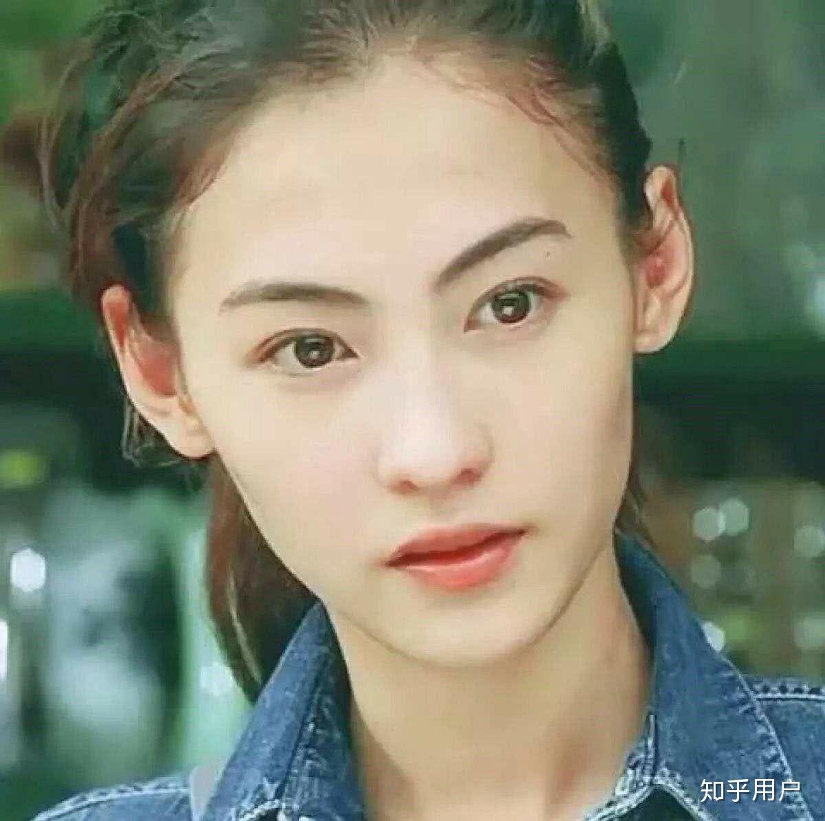 张柏芝,我个人觉得她长相偏向于亚洲人,尽管妈妈是中英混血,但是张柏