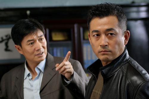 由著名艺术家李雪健和王志飞主演的经典反腐电视剧《高纬度战栗》上映