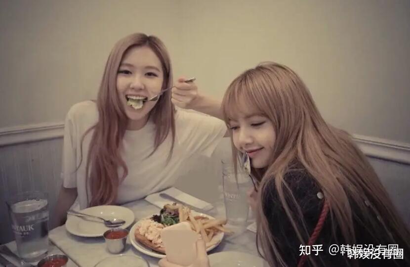 blackpinklisa粉丝指责攻击rose朴彩英生日祝福呢