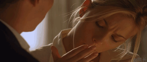 可能你回家看到这种行为之后,你会特别生气: 都说了不要在卧室吸烟