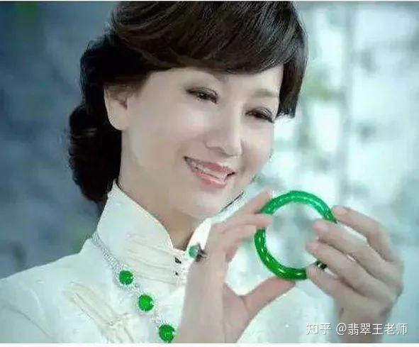 王老师翡翠:看,这些明星都戴什么样的翡翠?