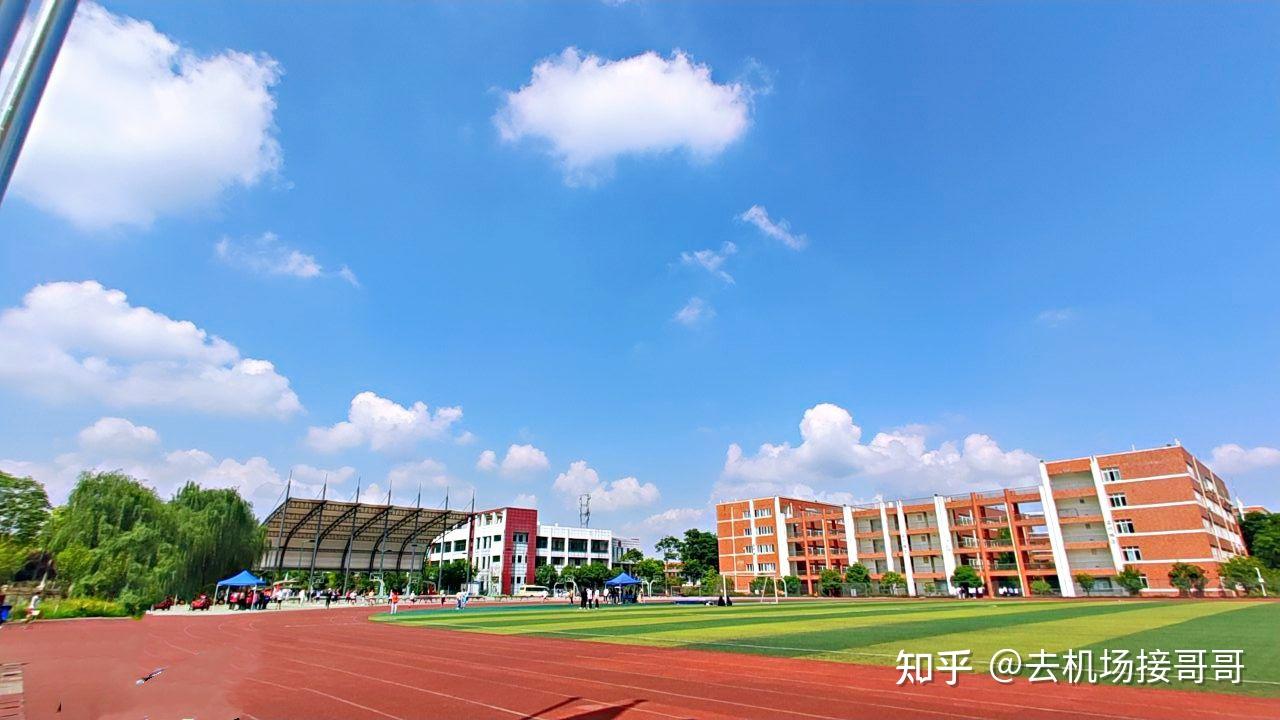 四川幼儿师范高等专科学校的学费是多少?每个月生活费