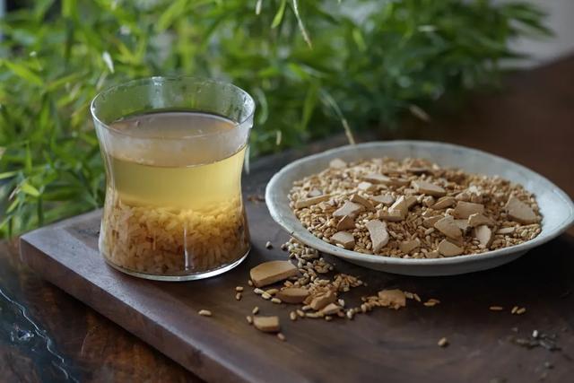 做个简单的祛暑消脂减肥护胃茶生姜炒米茶