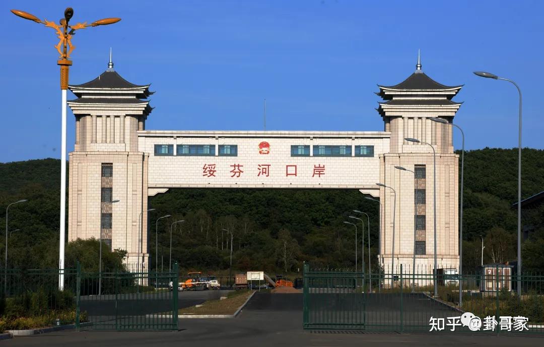 疫情中的上海北京和被遗忘的瑞丽东兴绥芬河边境小城