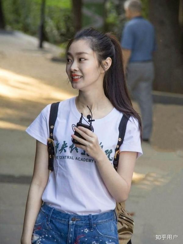 宋轶,目前最喜欢也是我认为最看好的女演员,目测会大火,北京人艺演员