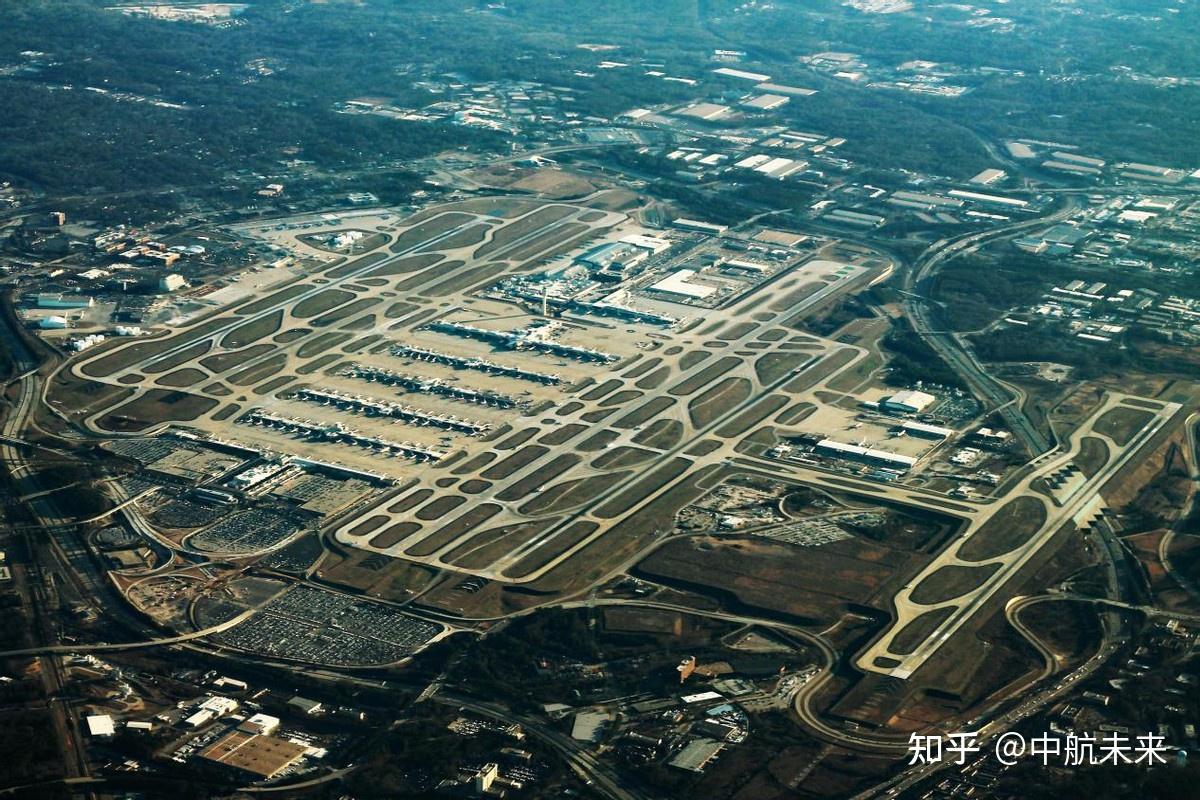 西南距北京市中心25千米,南距北京大兴国际机场67千米,为4f级国际机场