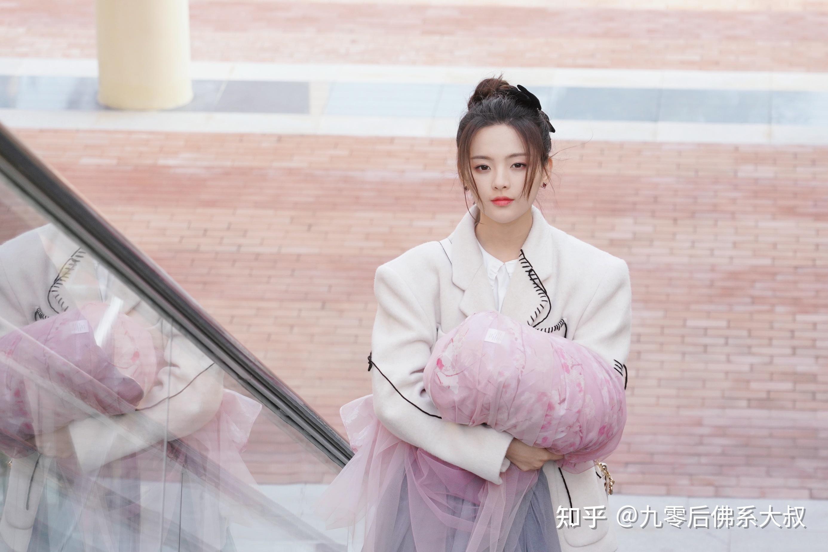 第十林允,周星驰捧红的女星,主演喜剧电影《美人鱼》走红, 她长相清纯