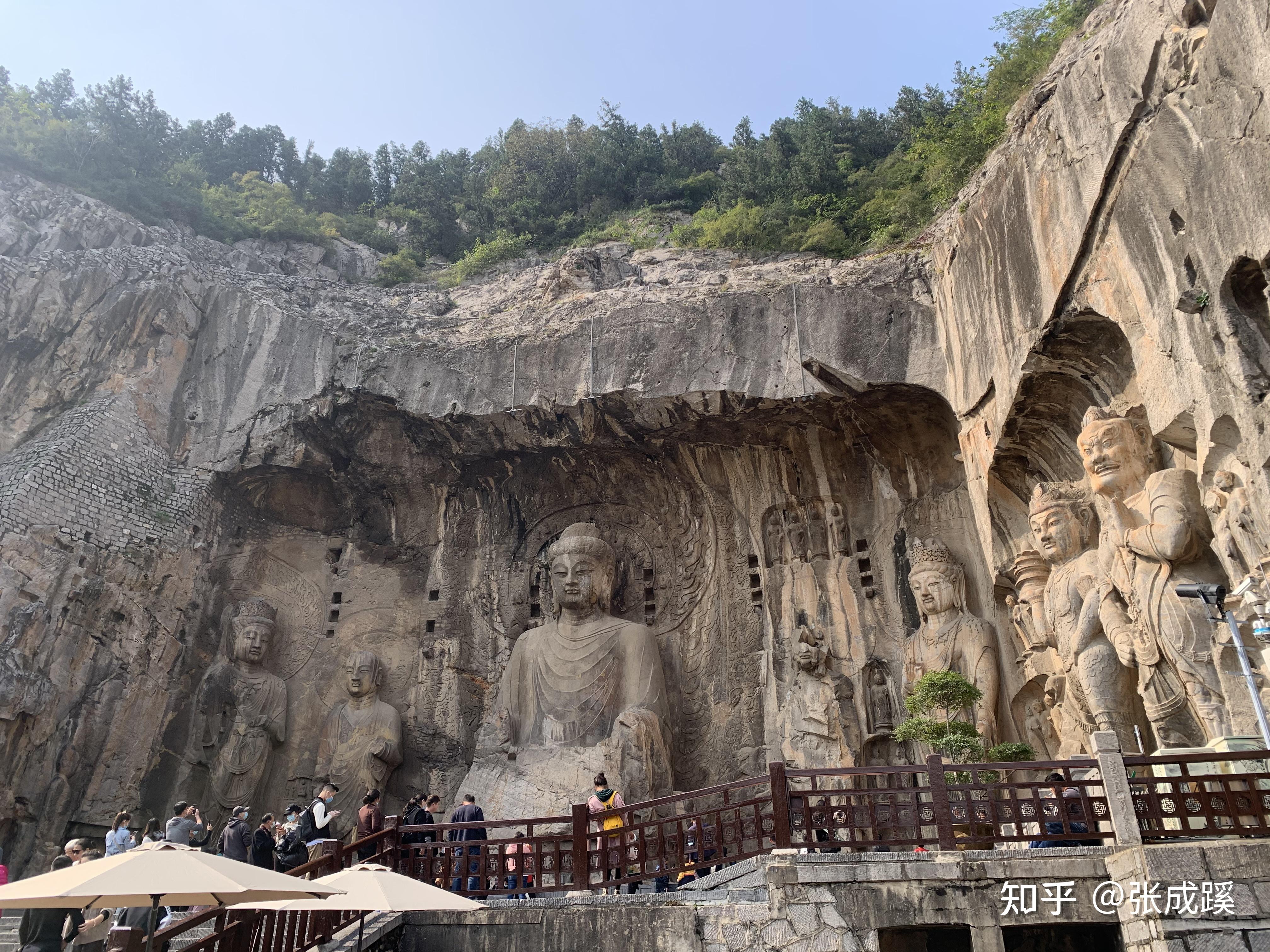 一,西山石窟龙门博物馆龙门博物馆位于景区北入口外,进入景区前可以