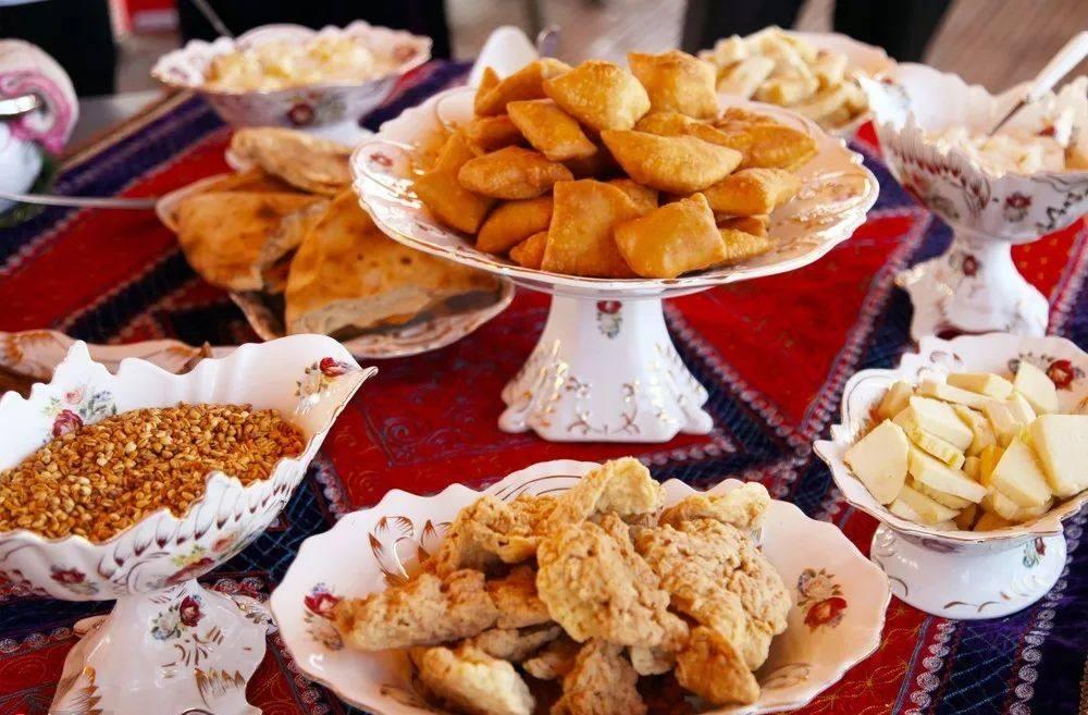 你以为新疆人的早饭就是大口吃肉?不,你错了!其实都是