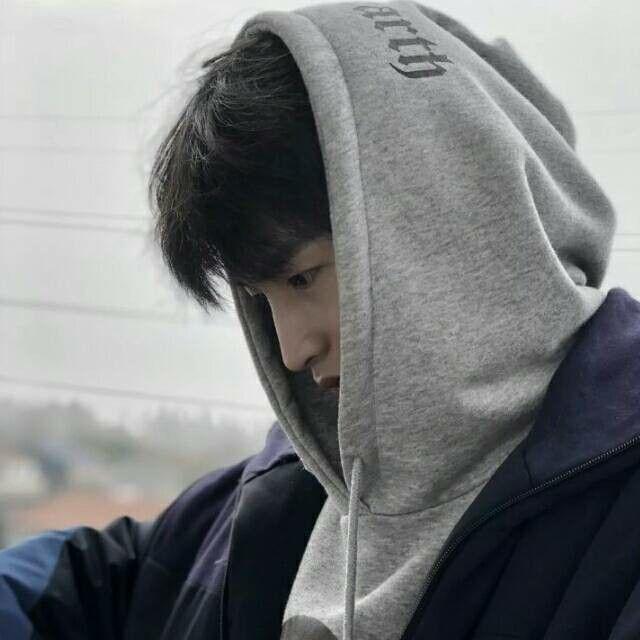 能推几个好看的男生头像吗