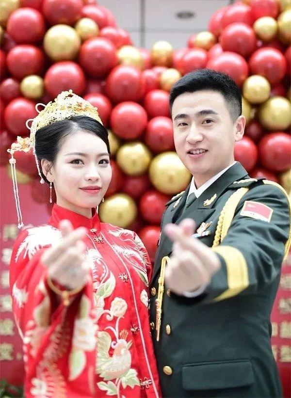 呀呀呀,爱了爱了火红的秀禾,飒爽的军装浪漫与忠诚交融在一起满满的