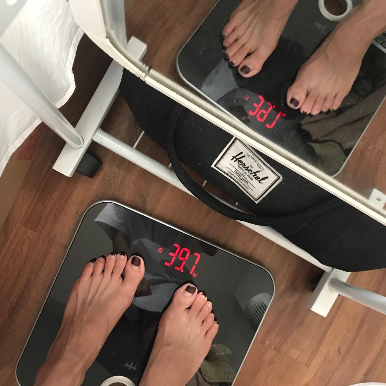 一个体重而已,有什么好骗人的,把自己体重少说两斤又不会发财.