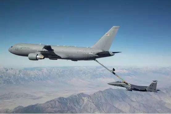 kc46加油机长这样