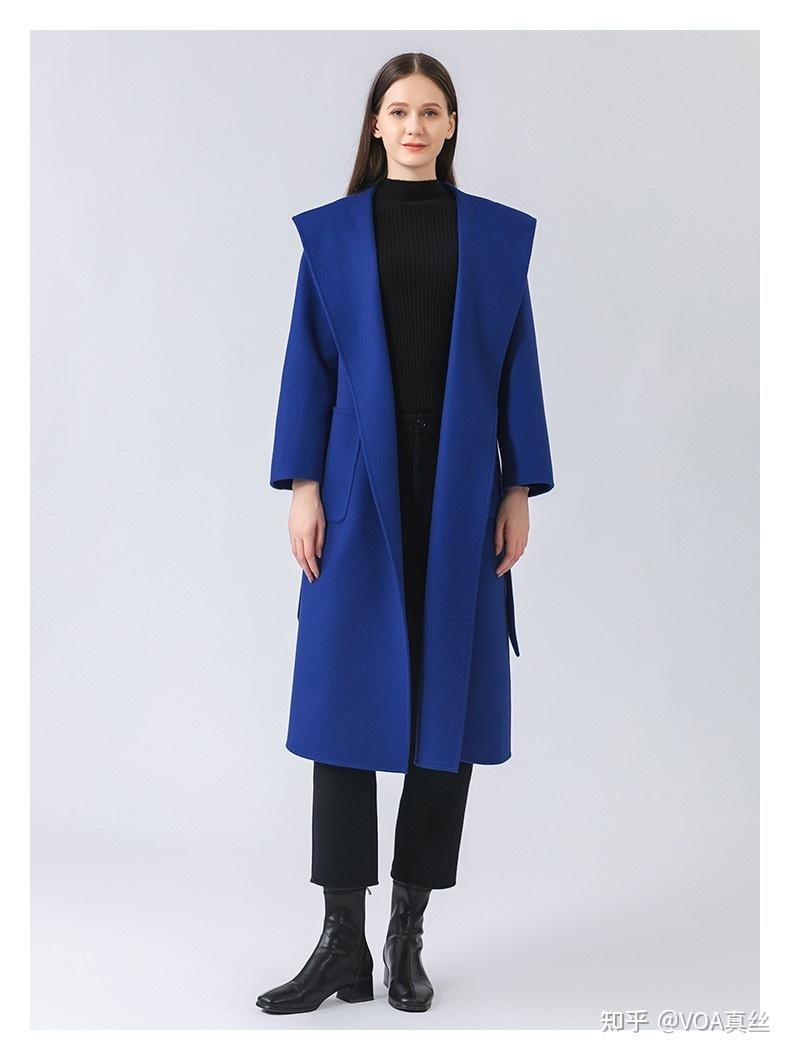 克莱因蓝的大衣怎么穿
