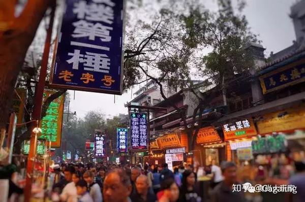 来长安觐见皇帝的胡人,都在那里学习汉语和礼仪,所以叫做大,小学习巷