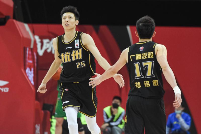 cba战局突变,辽宁广厦一家欢喜一家愁,但他却最大成焦点!