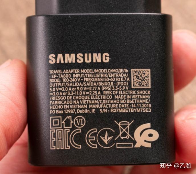 或许是为了应付耗电的5g以及多个相机镜头,在电池容量上s20 ultra是