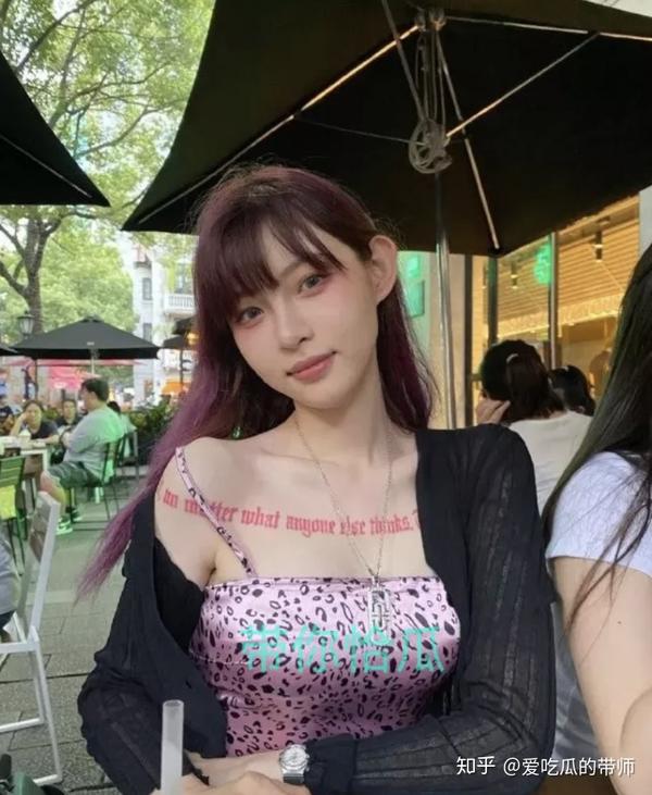 痞幼走红之后,疏远了机车,只剩下秀身材和x暗示