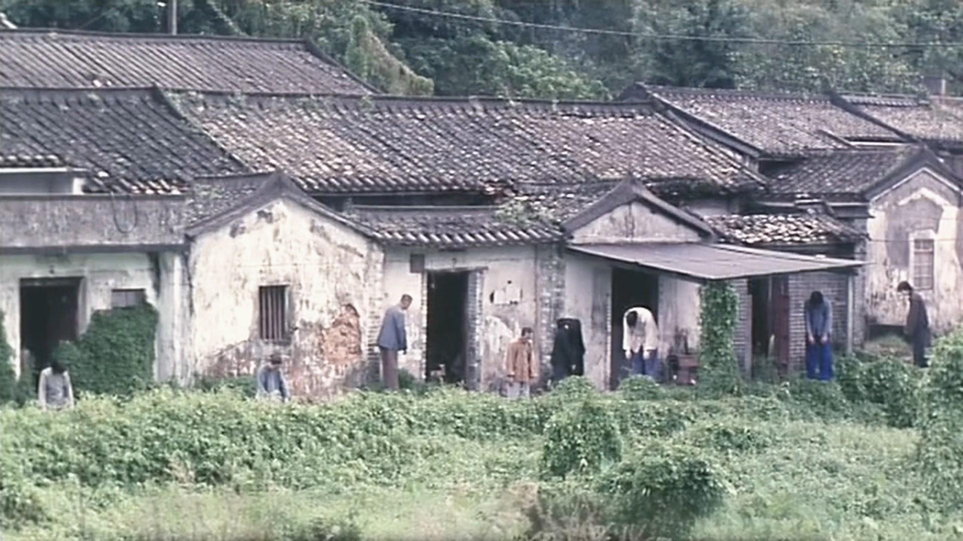 小孩看了一眼神秘盒子,从此得了厌食症,瘦成了皮包骨