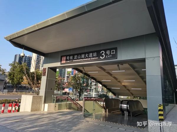 2km),乘公交或共享单车到地铁站非常方便; 自驾:项目 紧邻淀山湖大道