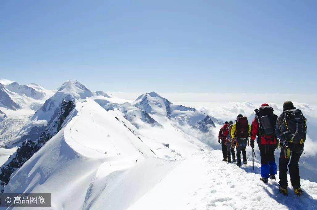 攀登雪山圆自己一个雪山梦