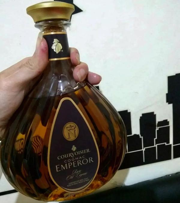 (6)拿破仑皇庭 emperor:专为亚洲追随者研配的尊贵版干邑