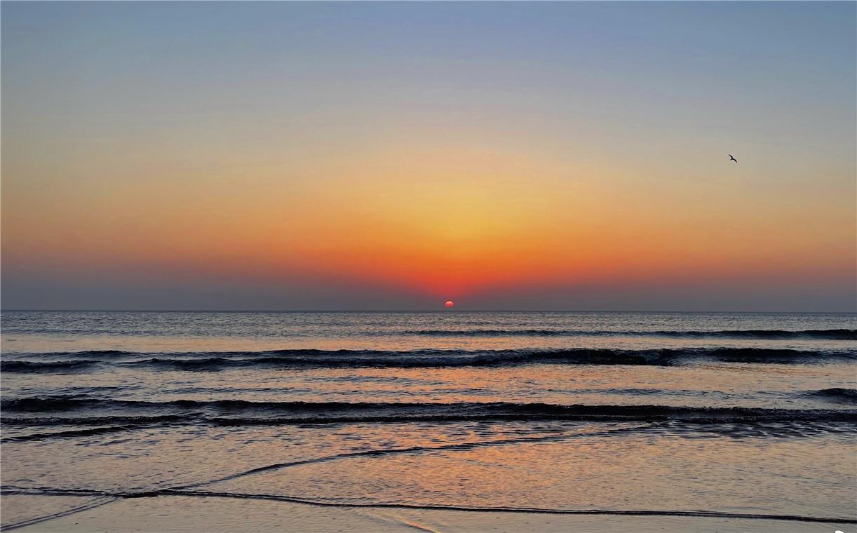 日照共有三大海水浴场,分别是第三海水浴场,万平口风景区和日照海滨