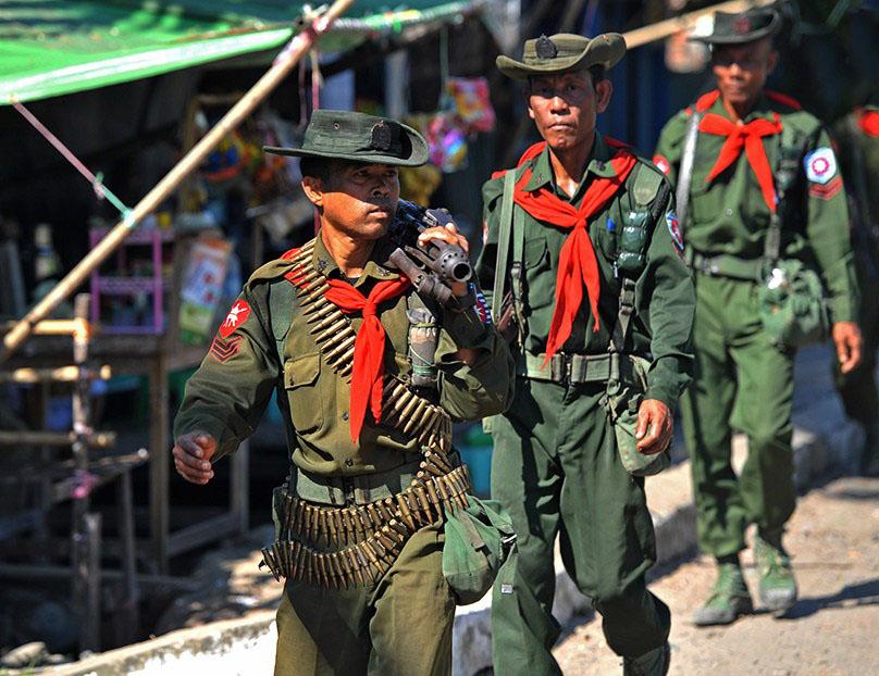 可叹可恨缅甸政府军士兵强拿百姓物品已成常态