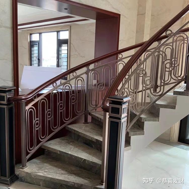 别墅弧形楼梯扶手尺寸是重点