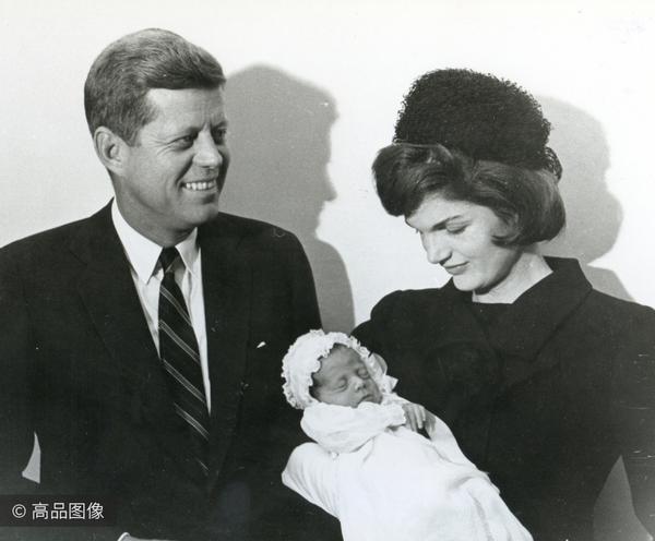 肯尼迪夫妇和他们的儿子约翰·菲茨杰拉德·肯尼迪二世,肯尼迪家族
