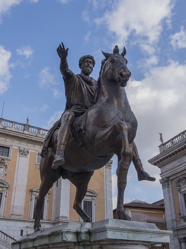 replica of equestrian statue of marcus aurelius(马可·奥勒留骑马