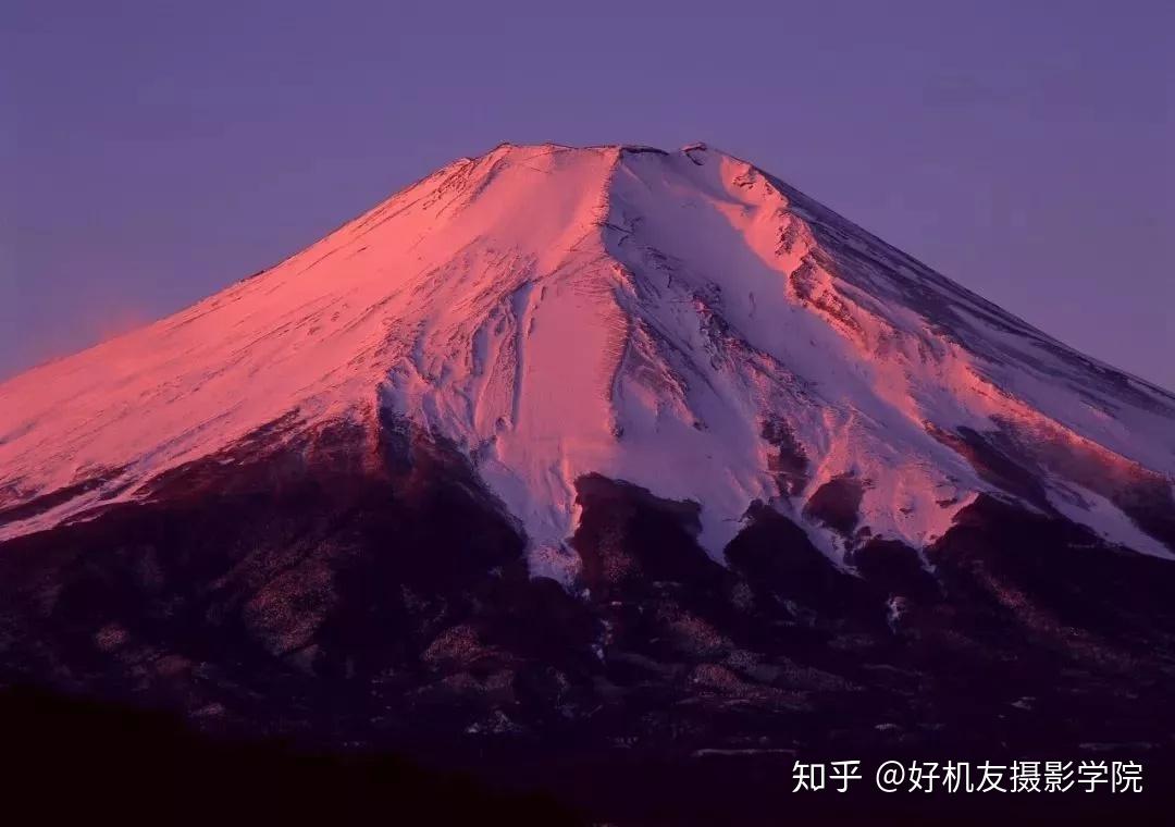 侧光可突显山景的立体感