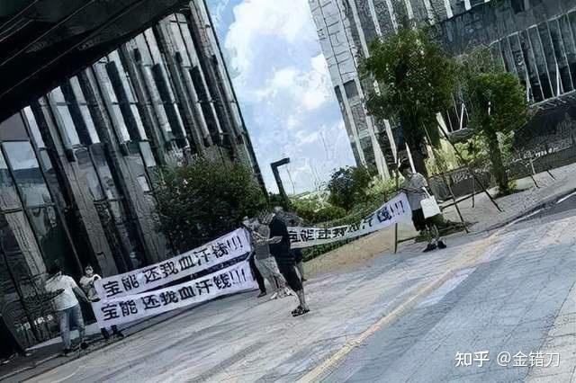 一年烧100亿,却卖不动车,只能造假