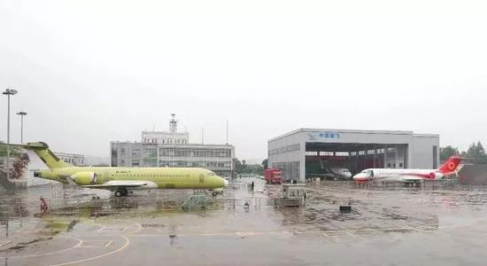 改革开放之后,江湾机场所在地成为了"新江湾城,只有大场机场和虹桥