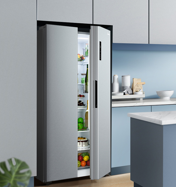 这款冰箱的颜色外形都很好看,灰色的颜色很经典,尤其是冰箱内部的设计