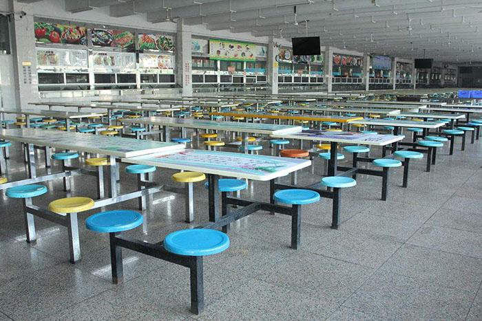 工厂饭堂外包要办食品许可证吗