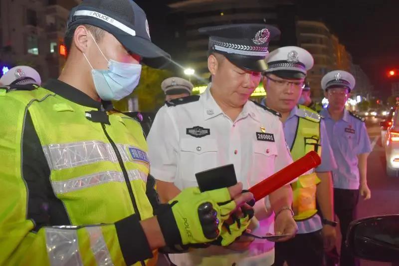 梁瑞国到揭阳市区督导周末夜查执法统一行动