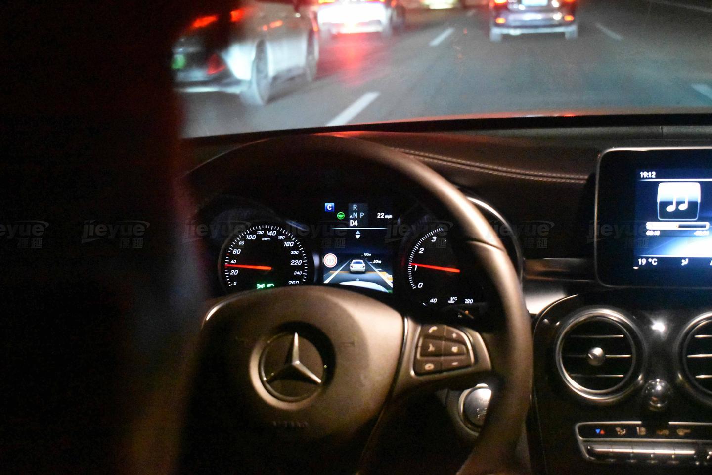 奔驰glc增配23p驾驶辅助系统,智能开车更轻松更安全