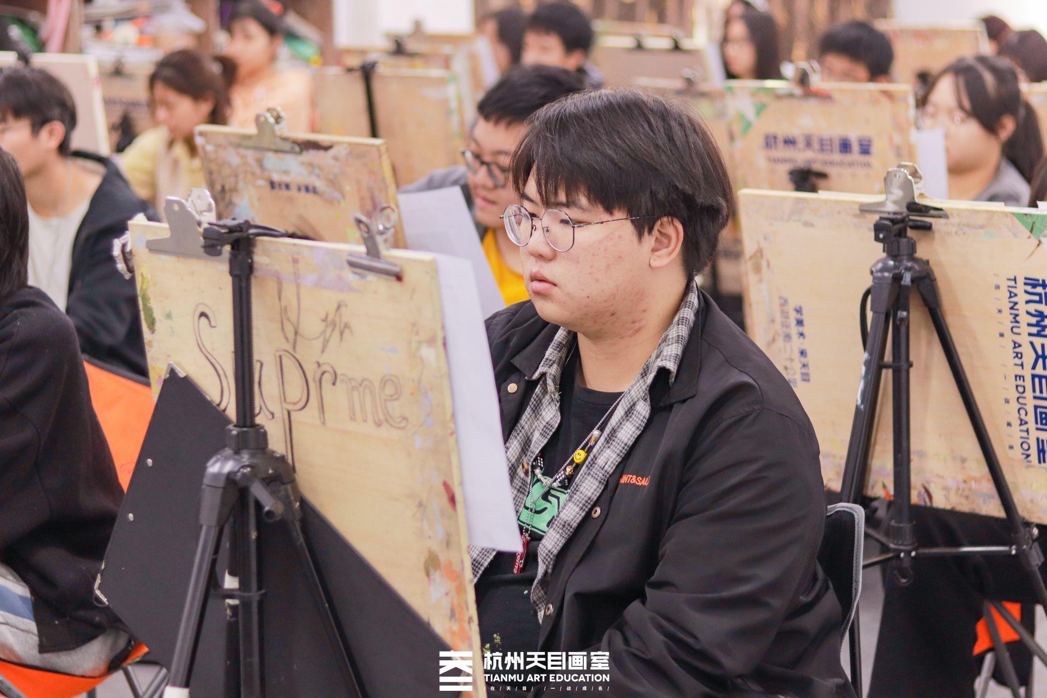 把每一次演习当做实战,第二次模拟考进行中,#杭州天目画室#已认证的