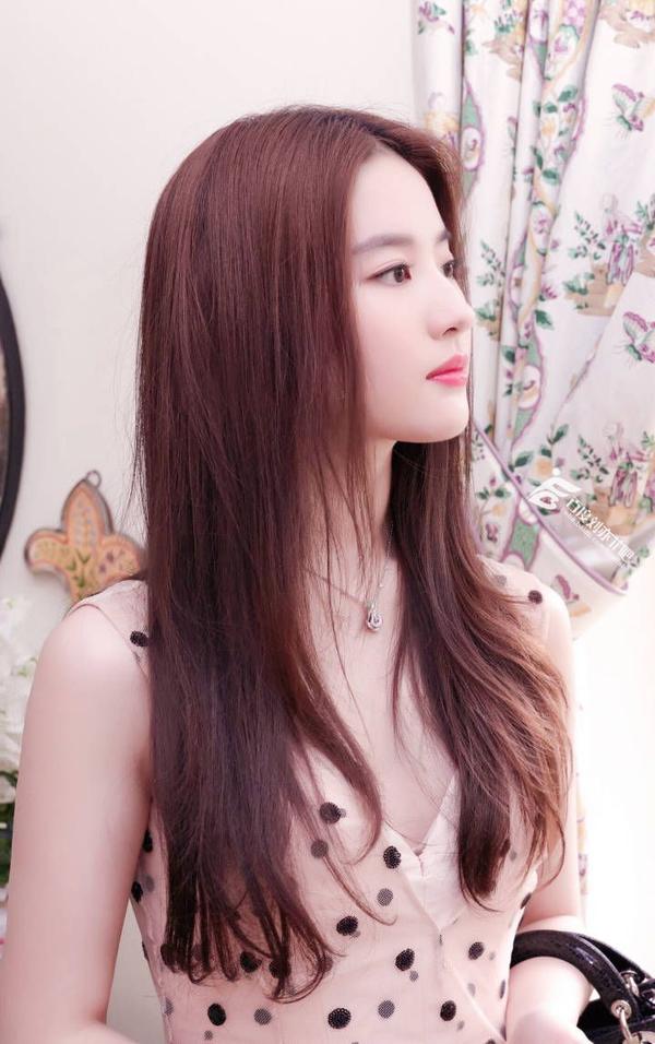 很多非表演系女孩比偶像明星还要漂亮,却不去当明星?